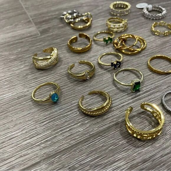 Costume Jewelry Bundle 24 piece Rings Gold and Bracelets - Picture 3 of 7